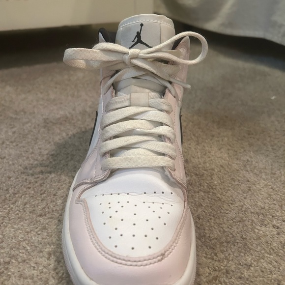 Nike Air Jordan 1 Barely Rose Mid - Picture 2 of 8